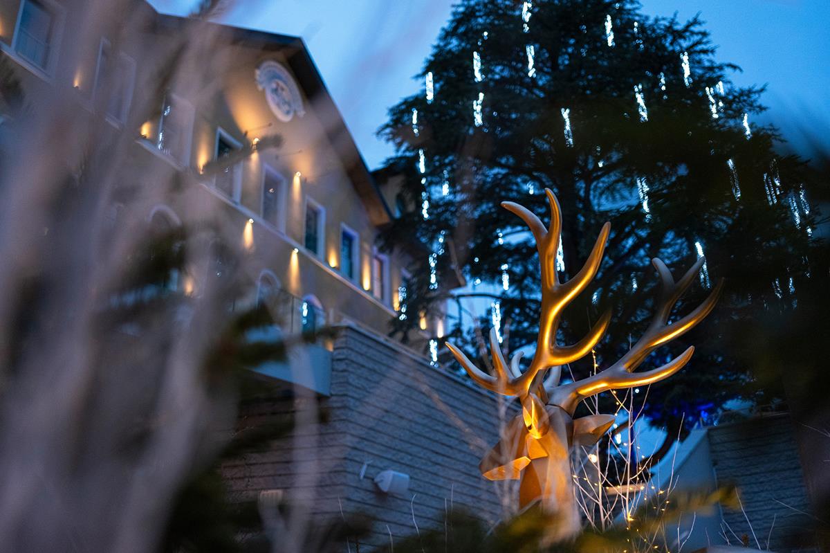 Celebrate the magic of the holiday season by the lake at Hôtel Le Pélican